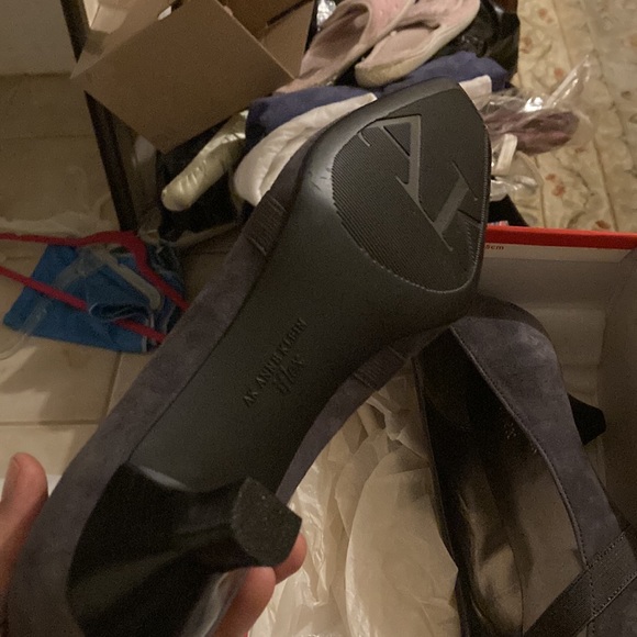 Brand New (never worn) Anne Kline 8 1/2 Women’s Sued High Heals. - Picture 2 of 4